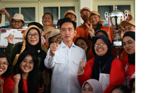 Meriah & Seru, Wapres Gibran Lomba-Lomba HUT RI ke-80 di Kantornya