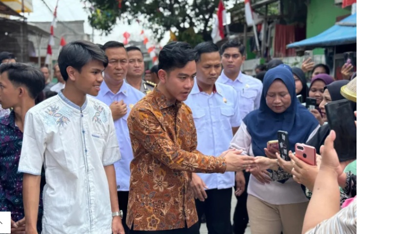 Usai Salat Jumat di Kelapa Gading, Wapres Serap Aspirasi Warga