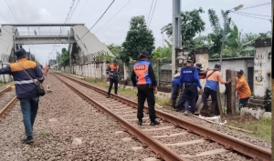 Ilustrasi KAI Tutup Perlintasan Liar