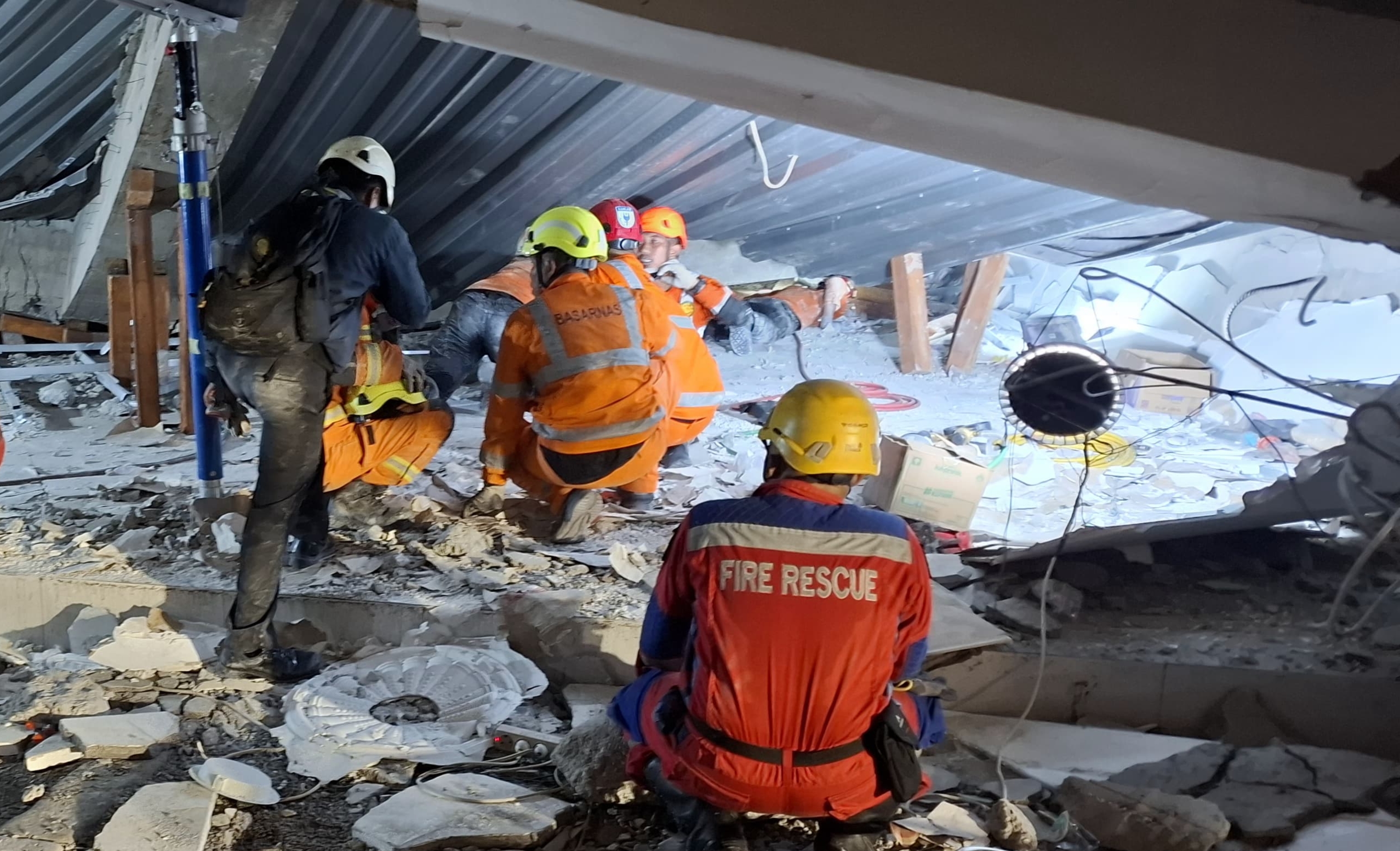 Runtuhnya Ponpes Al-Khoziny